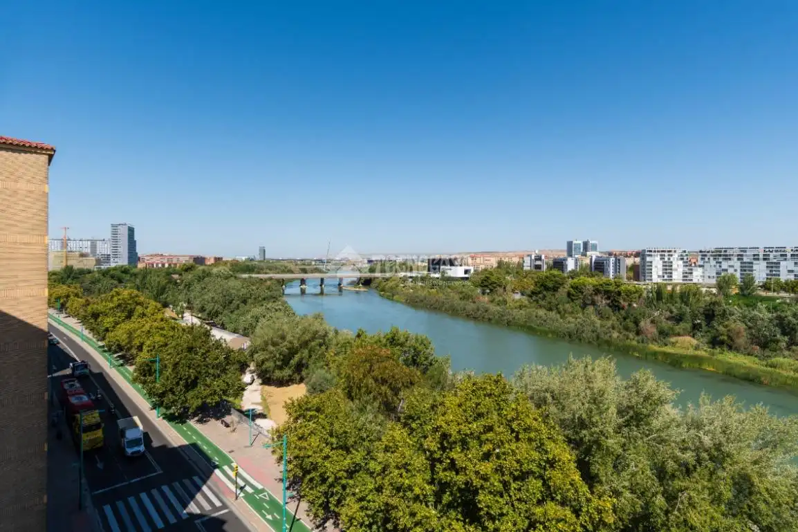 Vista exterior de Piso en venta en Zaragoza con Calefacción y Terraza