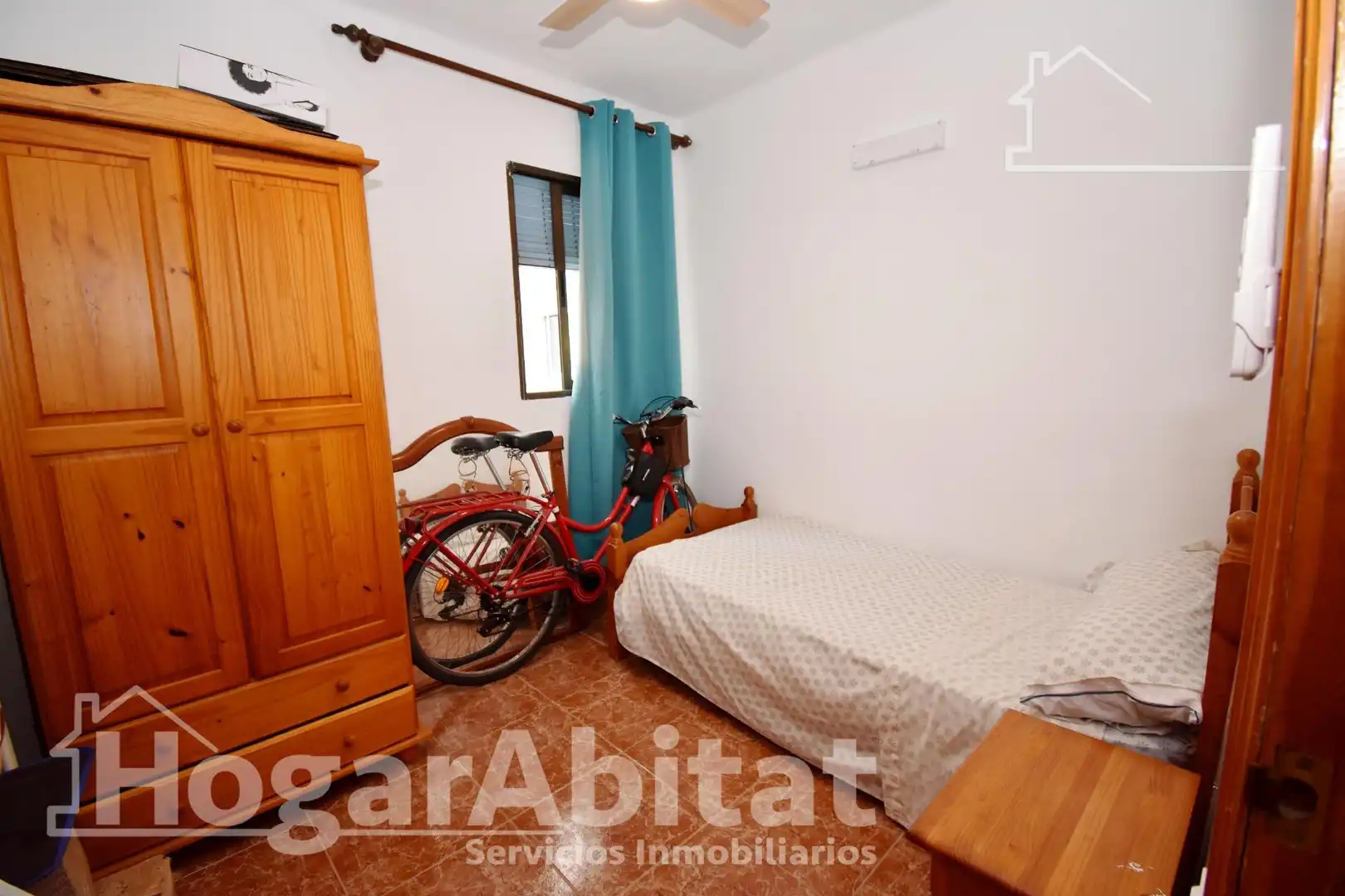 Bedroom of Flat for sale in Valencia