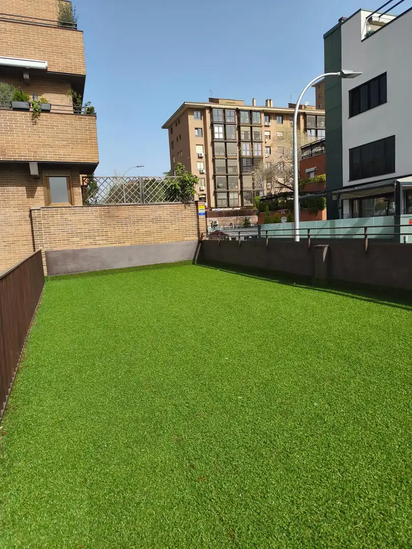 Terrassa de Estudi en venda en Madrid amb Calefacció, Jardí privat i Parquet