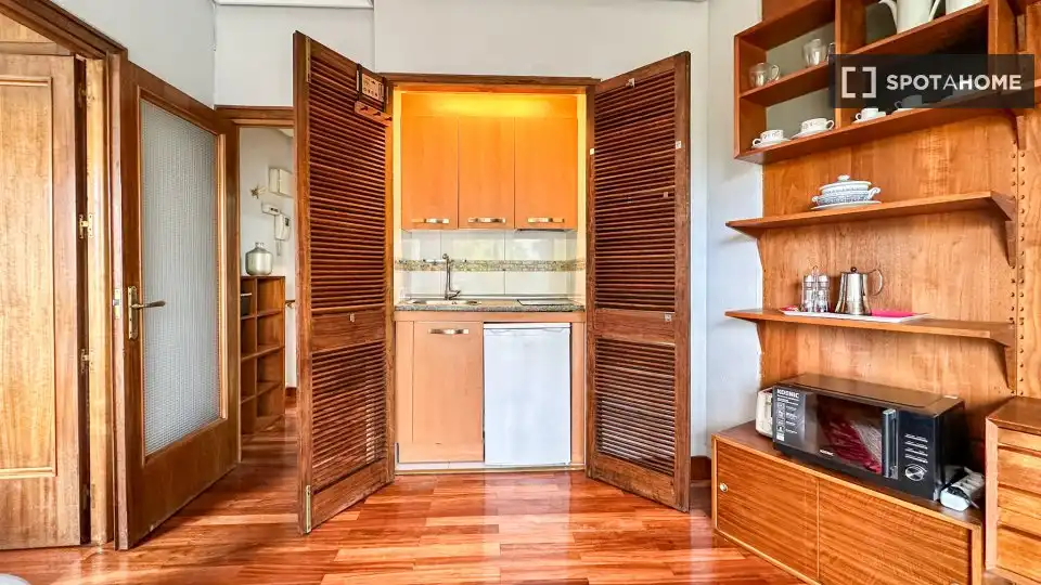 Cocina de Estudio para compartir en Madrid con Aire acondicionado, Calefacción y Terraza