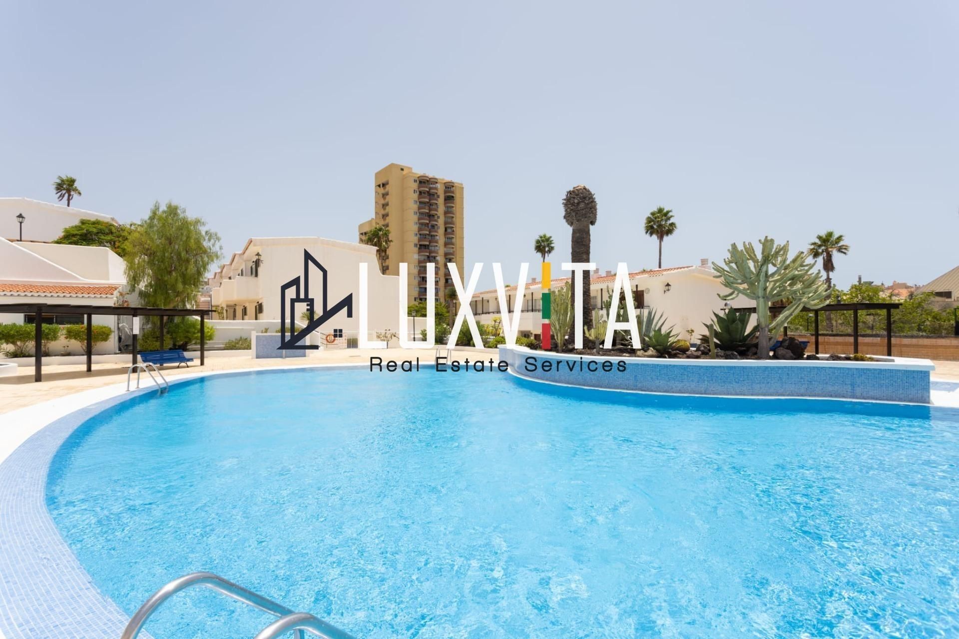 Vista exterior de Àtic en venda en Arona amb Aire condicionat, Terrassa i Balcó