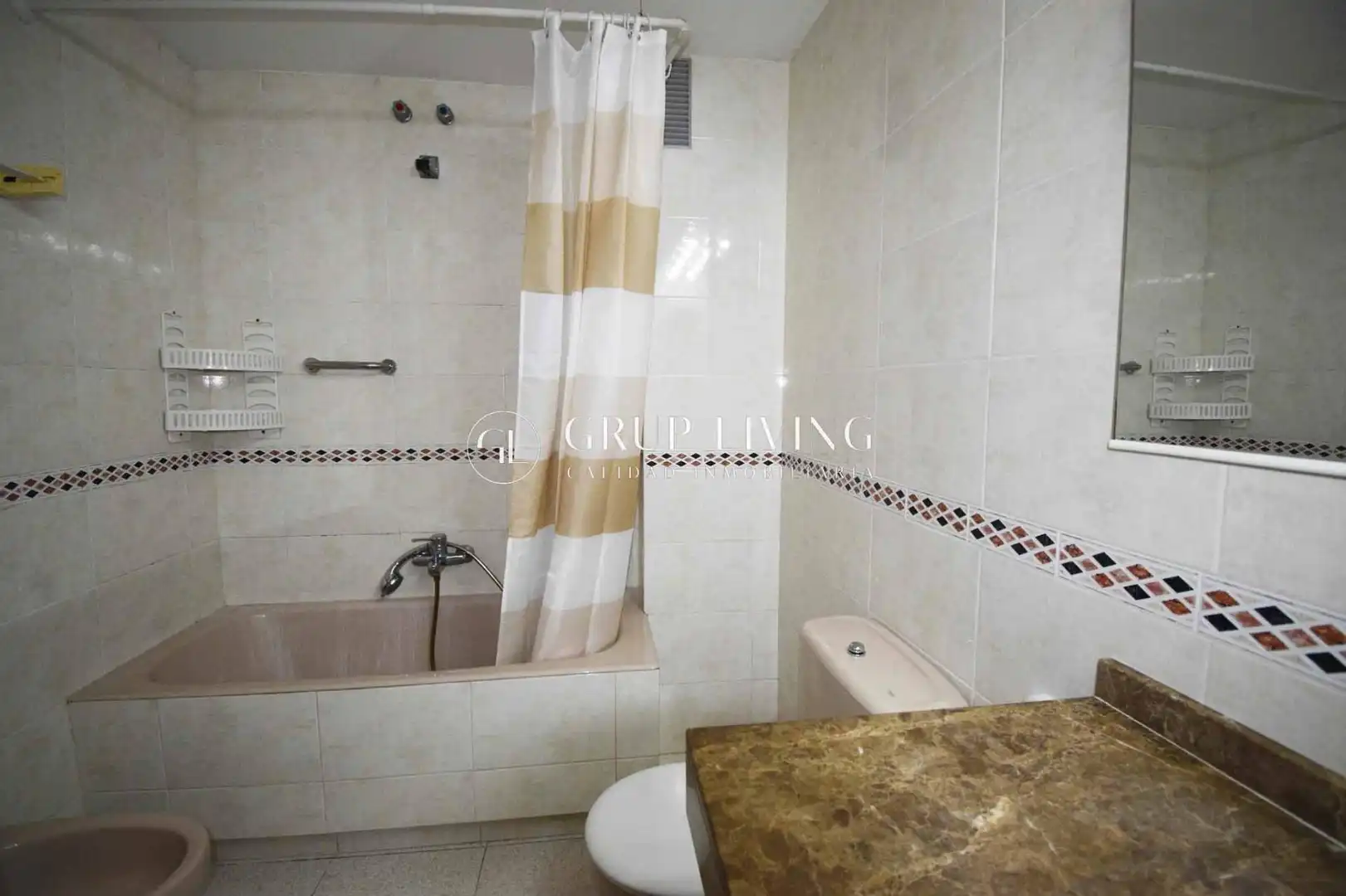 Baño de Piso en venta en Sitges con Aire acondicionado, Calefacción y Amueblado