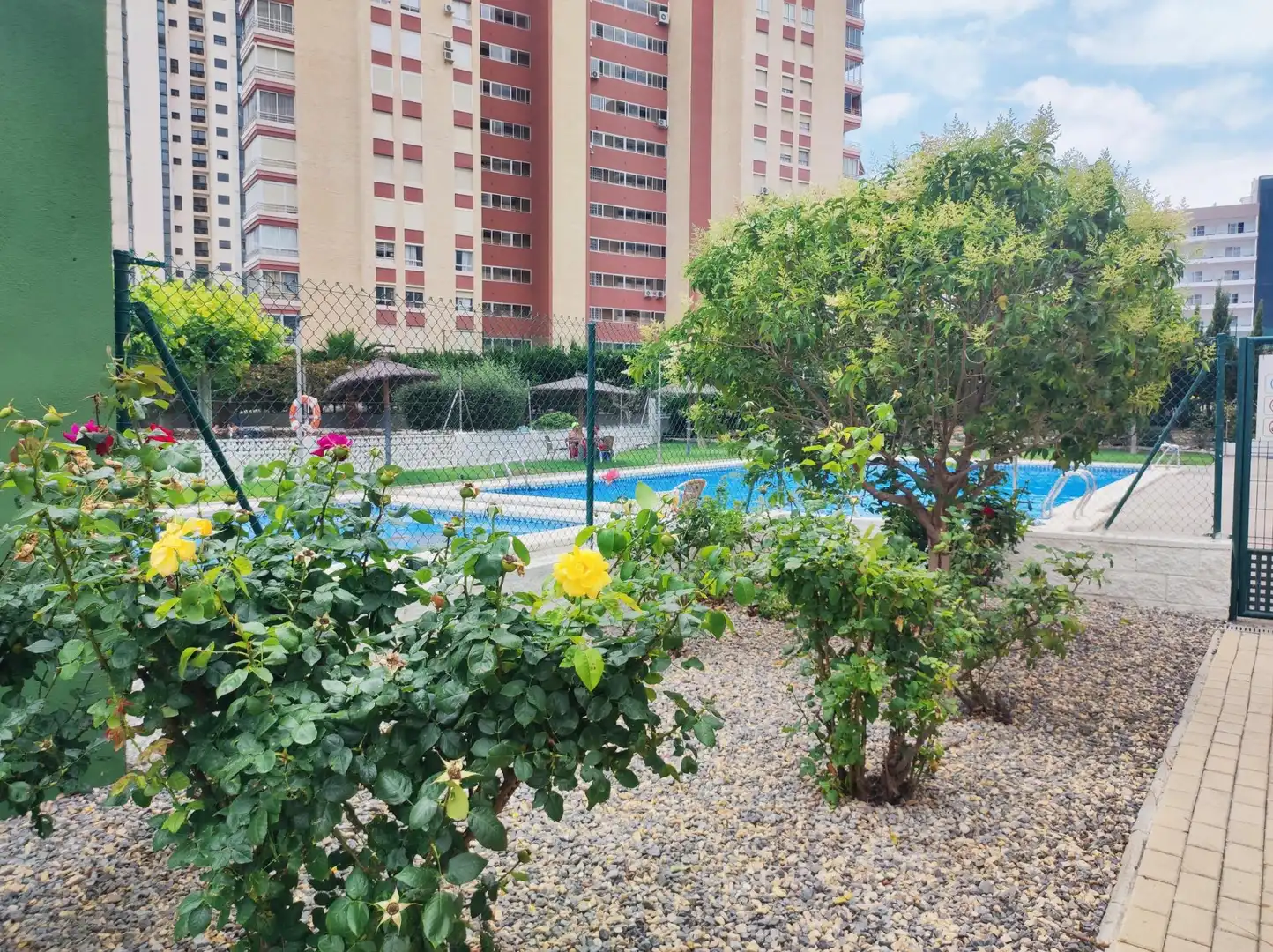 Piscina de Apartamento en venta en Benidorm con Aire acondicionado, Calefacción y Jardín privado