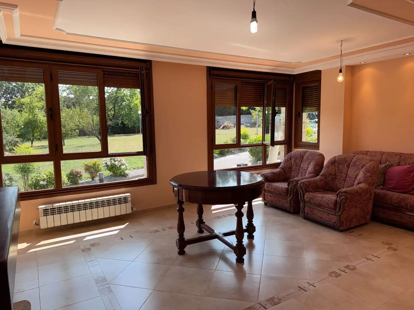 Sala d'estar de Casa o xalet en venda en Siero amb Calefacció, Jardí privat i Terrassa