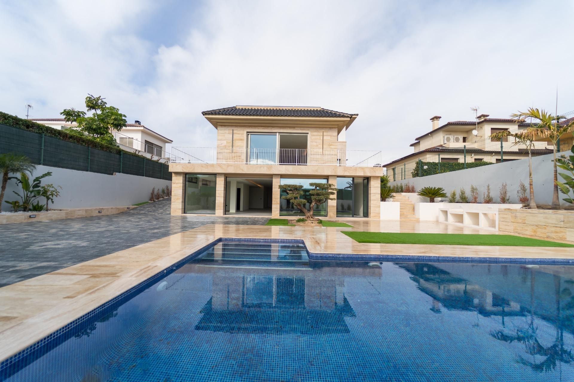 Swimming pool of House or chalet for sale in Elche / Elx  with Air Conditioner, Private garden and Terrace