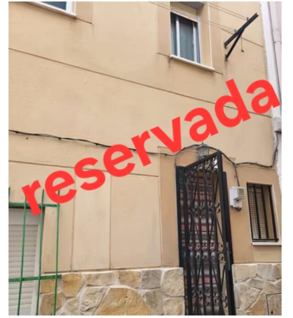 Vista exterior de Casa adosada en venda en Mondéjar amb Moblat