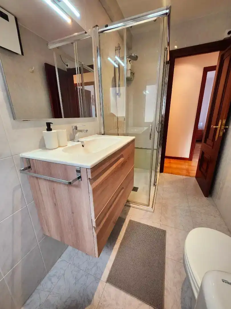 Badezimmer von Wohnung zur Miete in Laxe
