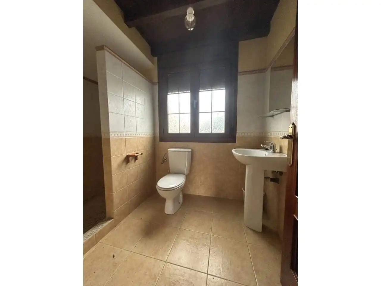 Badezimmer von Haus oder Chalet zum Verkauf in Llanes mit Heizung, Privatgarten und Terrasse