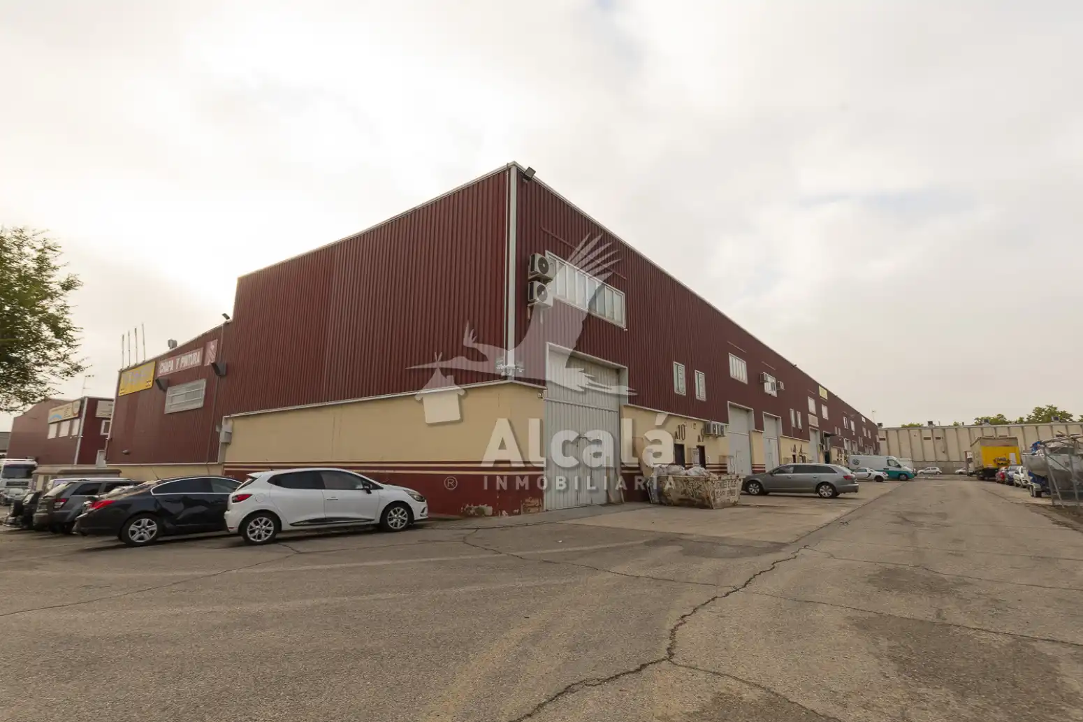 Exterior view of Industrial buildings for sale in Daganzo de Arriba, Madrid