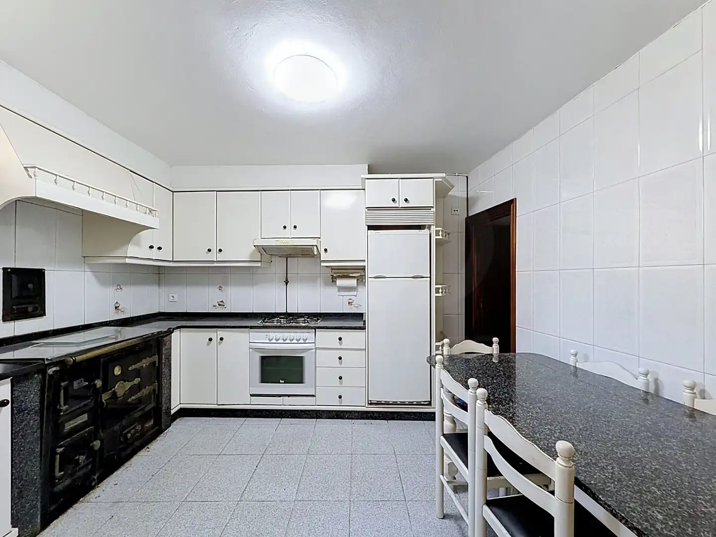 Cuina de Casa o xalet en venda en Pontevedra Capital  amb Calefacció i Terrassa
