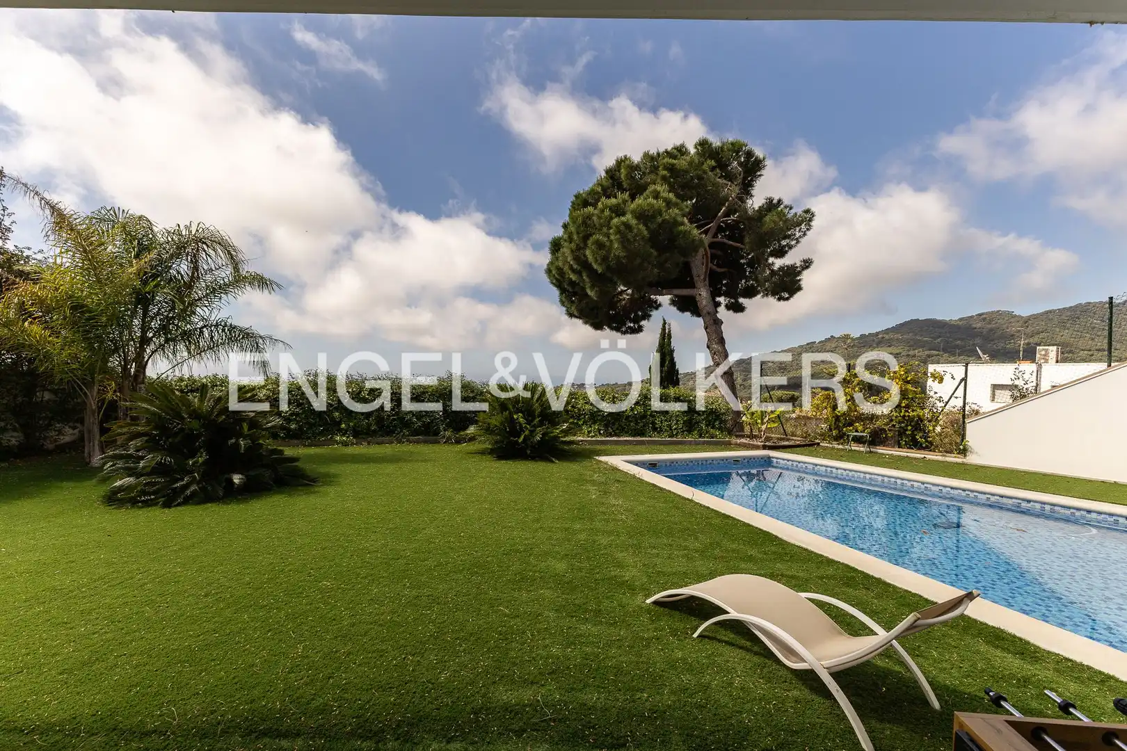 Piscina de Casa o xalet en venda en Vilassar de Dalt amb Aire condicionat, Calefacció i Jardí privat