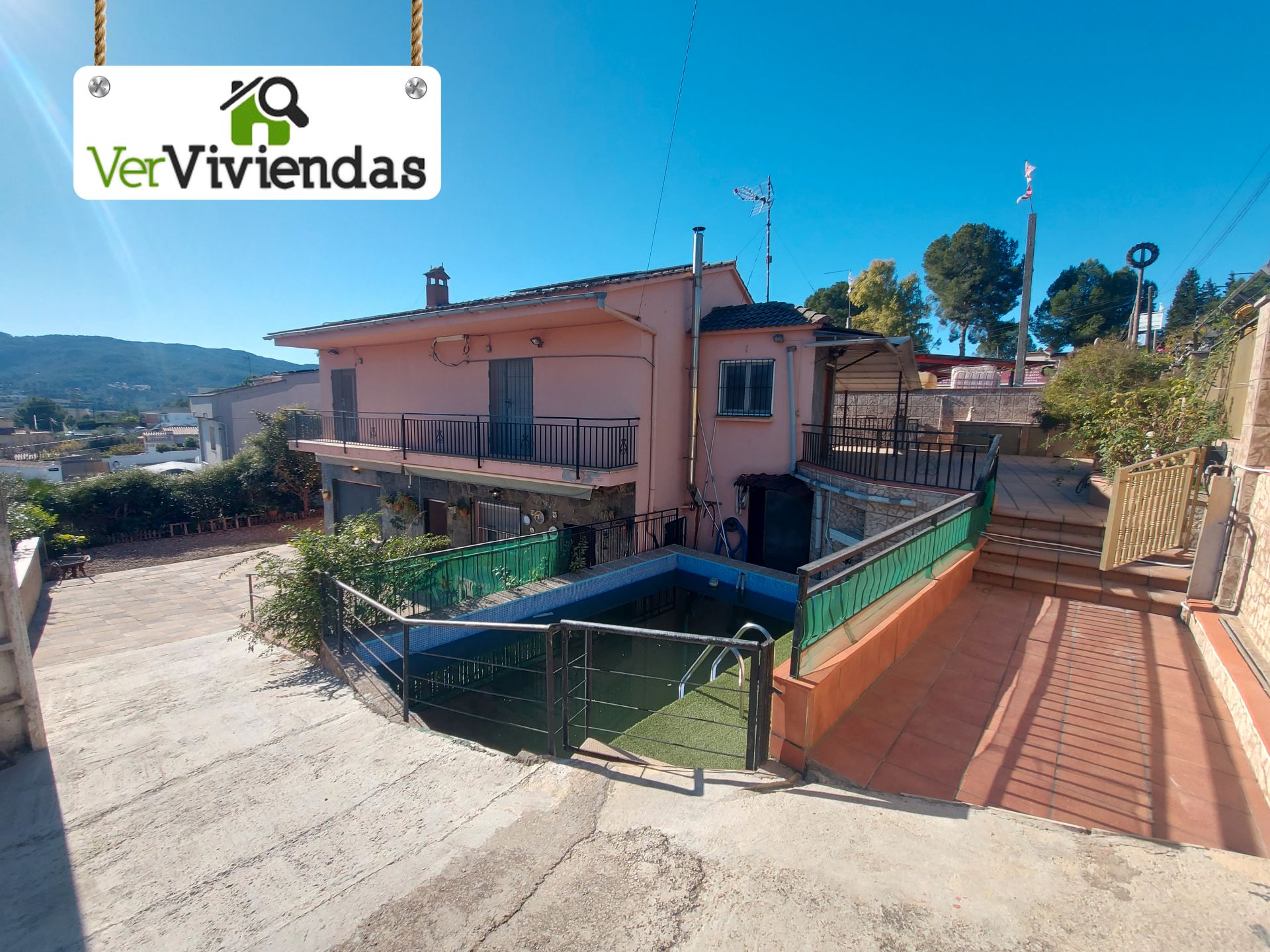 Vista exterior de Casa o xalet en venda en Martorell amb Calefacció, Jardí privat i Terrassa