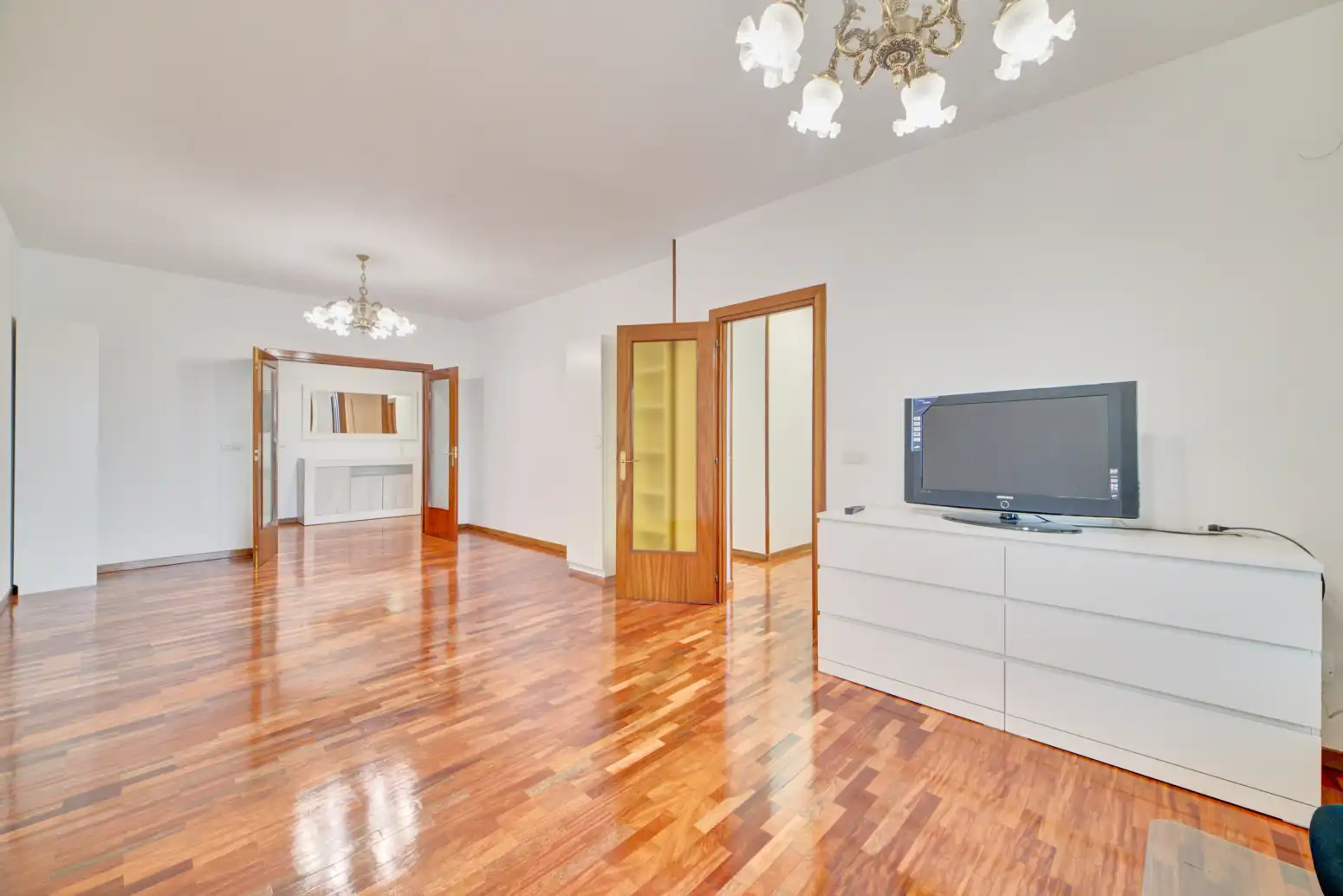 Sala de estar de Piso en venta en  Pamplona / Iruña con Calefacción, Parquet y Trastero