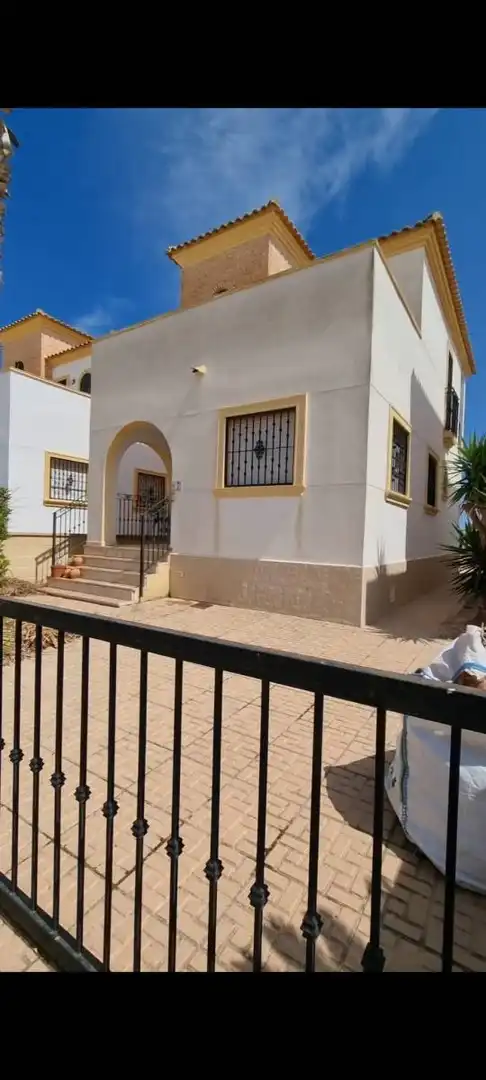 Außenansicht von Haus oder Chalet zur Miete in Guardamar del Segura mit Heizung, Terrasse und Abstellraum
