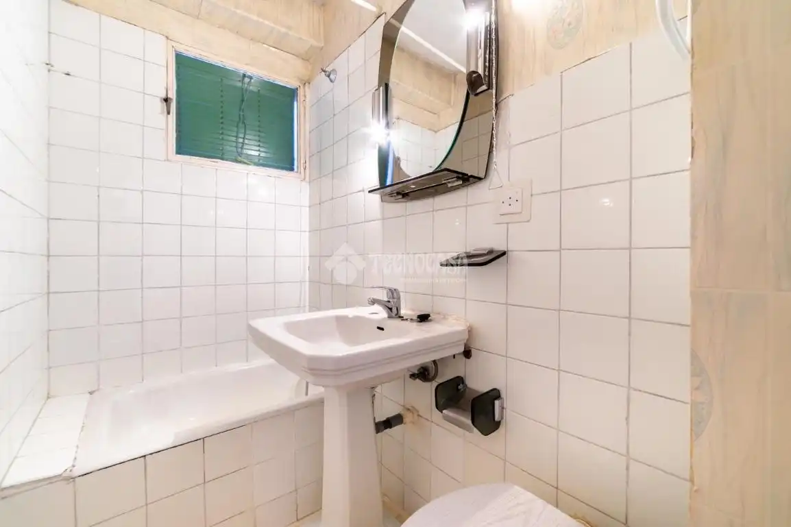 Baño de Piso en venta en Madrid con Calefacción y Balcón