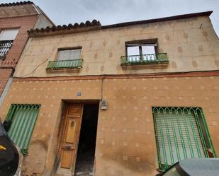 Vista exterior de Casa adosada en venda en Madridejos