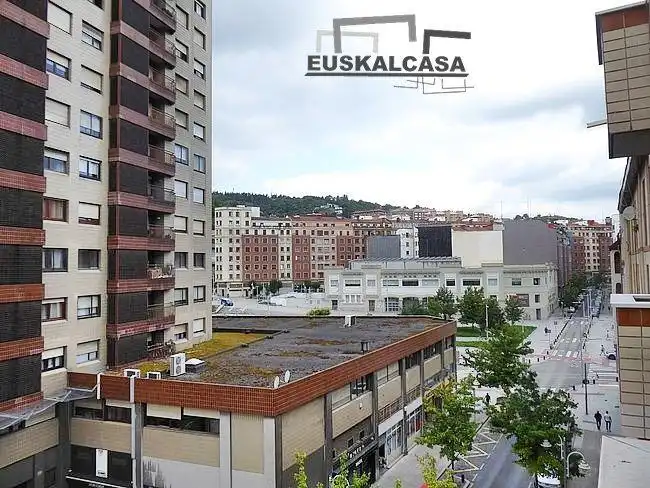 Vista exterior de Apartamento en venta en Bilbao  con Calefacción, Trastero y Balcón