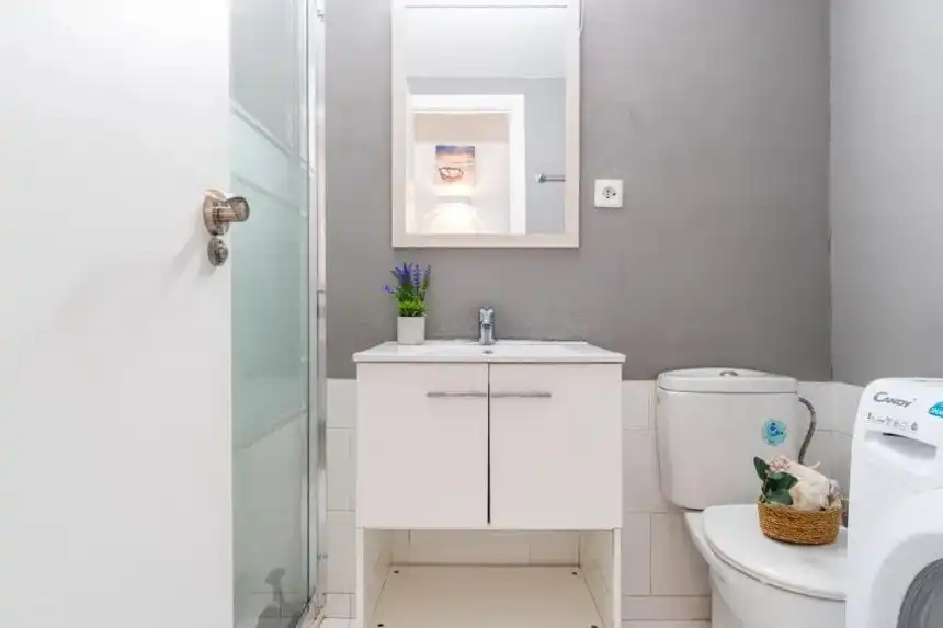 Bathroom of Flat for sale in Salou  with Air Conditioner, Heating and Oven