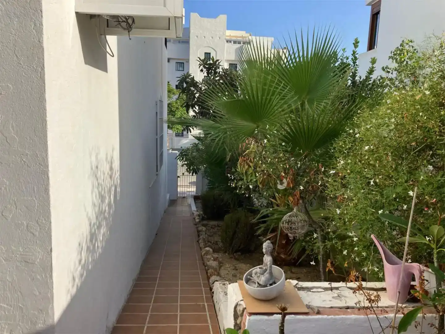 Vista exterior de Casa adosada en venda en Torremolinos amb Aire condicionat