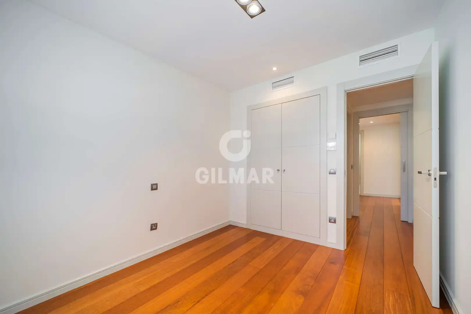 Bedroom of Duplexes for sale in Pozuelo de Alarcón  with Heating, Private garden and Storage room