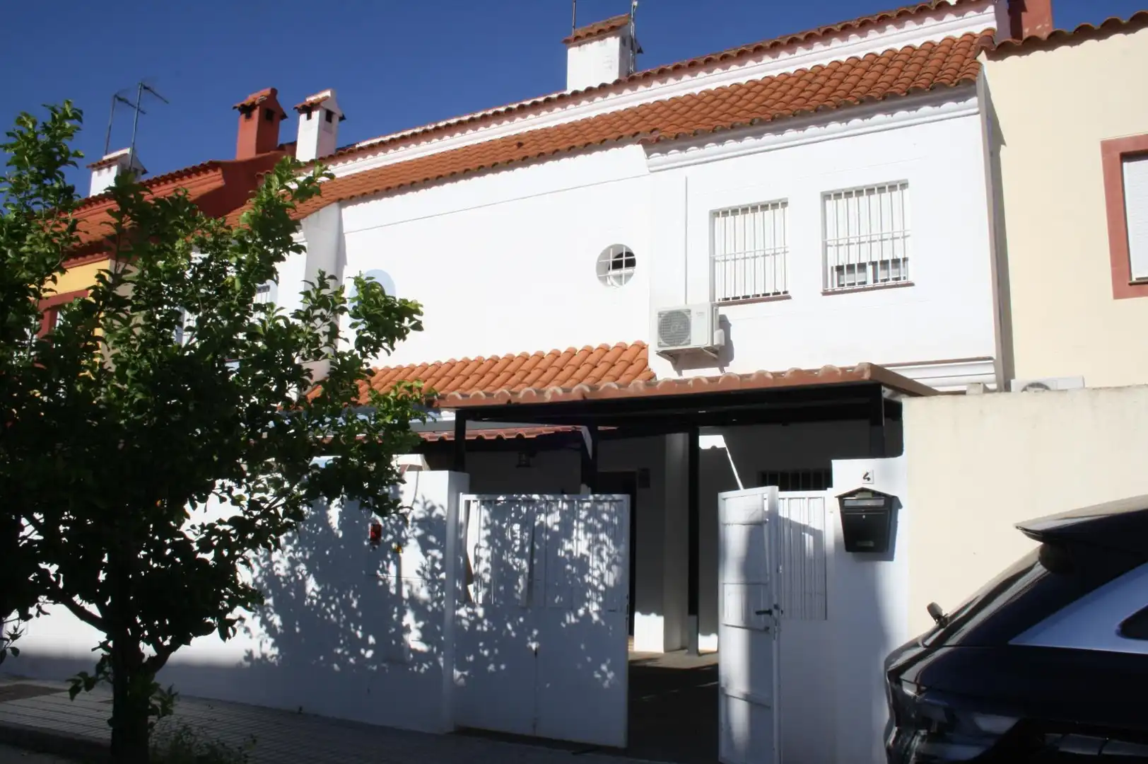Vista exterior de Casa adosada en venda en Carrión de los Céspedes