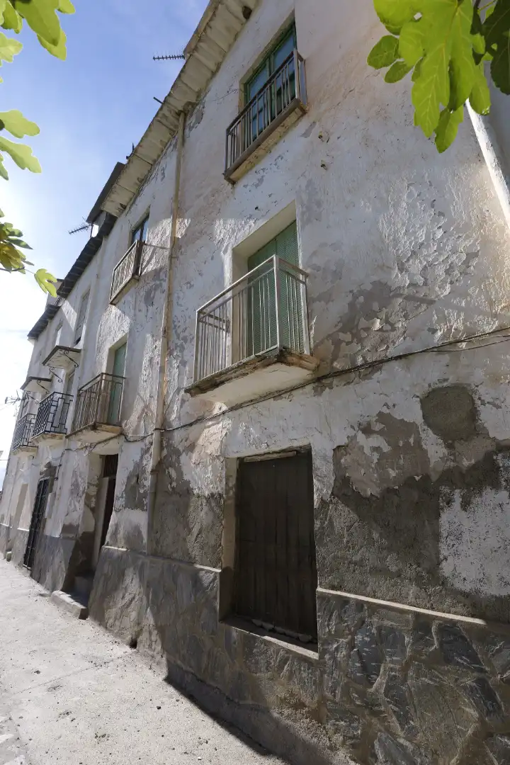 Vista exterior de Casa adosada en venda en Bérchules amb Terrassa i Balcó