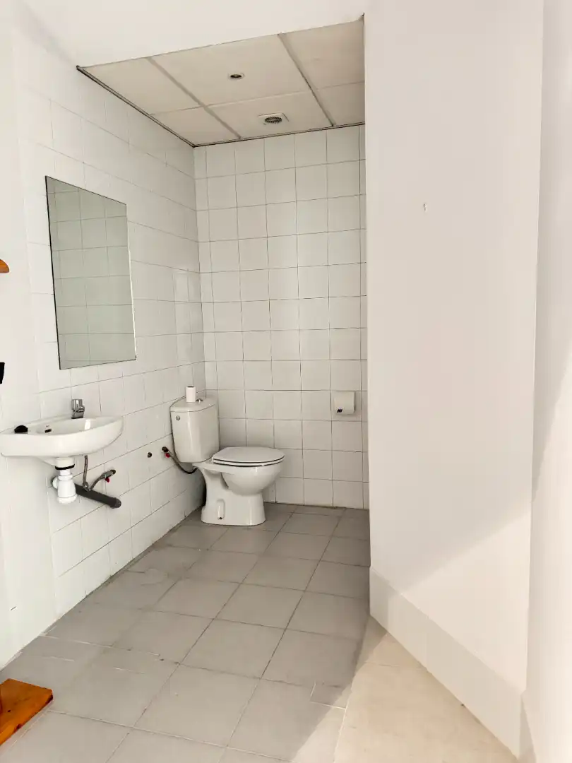 Bathroom of Commercial properties for rent in Avilés  with Internet