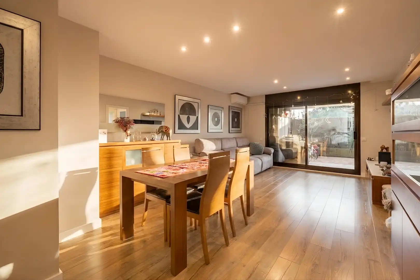 Dining room of Flat for sale in Sant Cugat del Vallès  with Air Conditioner, Heating and Parquet flooring