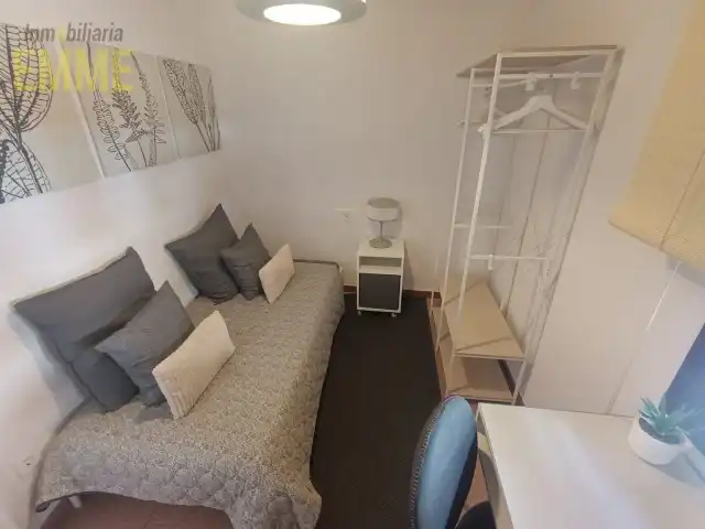 Habitación de Piso de alquiler en Ronda con Aire acondicionado, Amueblado y Lavadora