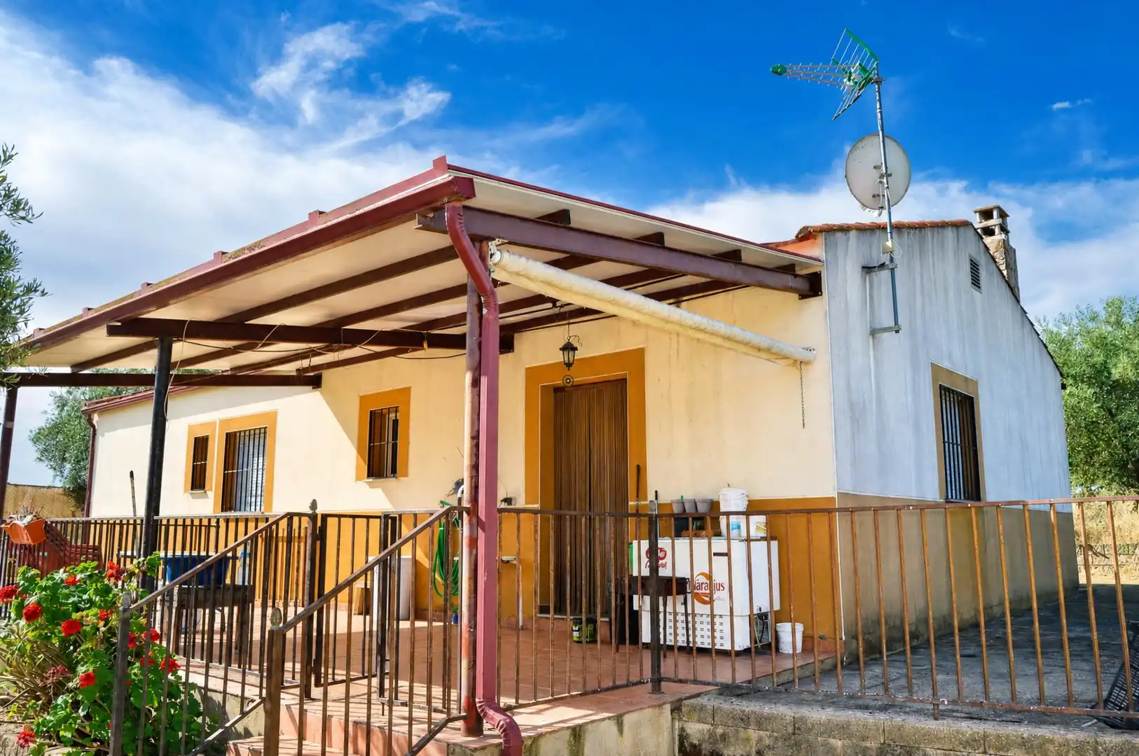 Exterior view of Country homes for sale in Alcuéscar  with Storage room and Swimming Pool