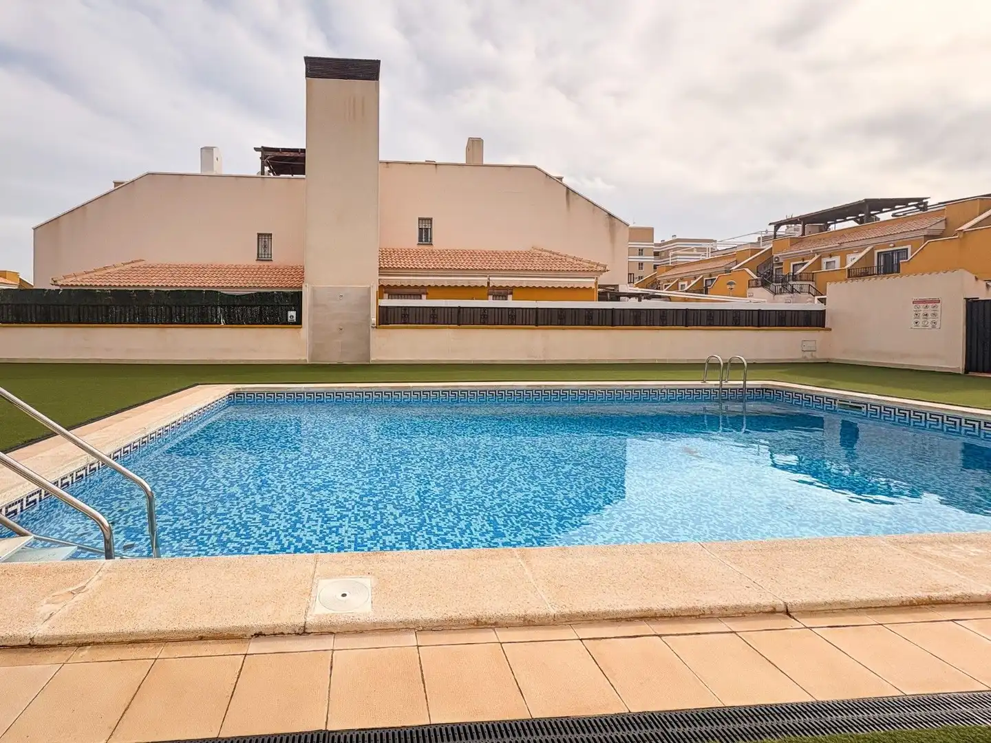 Piscina de Planta baja en venta en Elche / Elx con Calefacción, Jardín privado y Terraza
