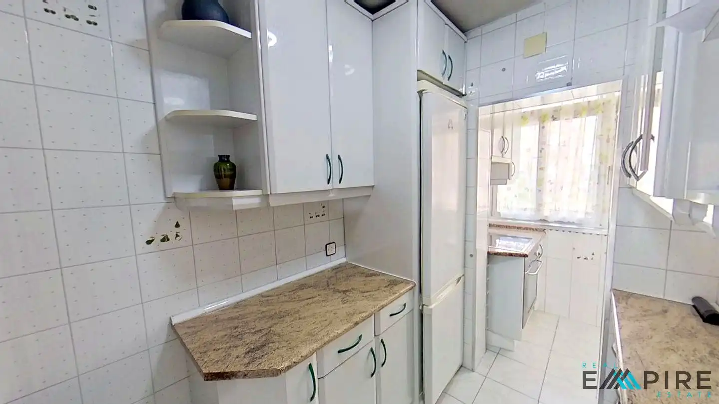 Cuina de Pis en venda en Madrid amb Aire condicionat, Calefacció i Terrassa