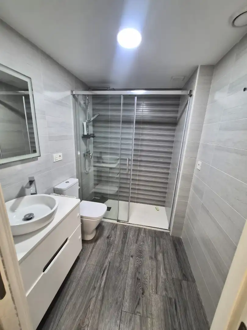 Bathroom of Flat for rent in Valencia  with Air Conditioner, Heating and Parquet flooring