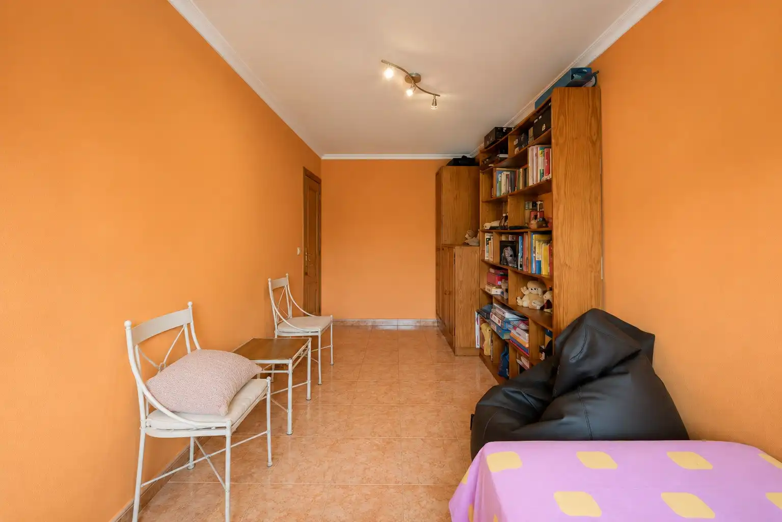 Sala d'estar de Casa adosada en venda en Moncada amb Calefacció, Terrassa i Traster