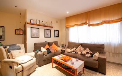 Living room of Single-family semi-detached for sale in  Barcelona Capital  with Air Conditioner, Terrace and Balcony