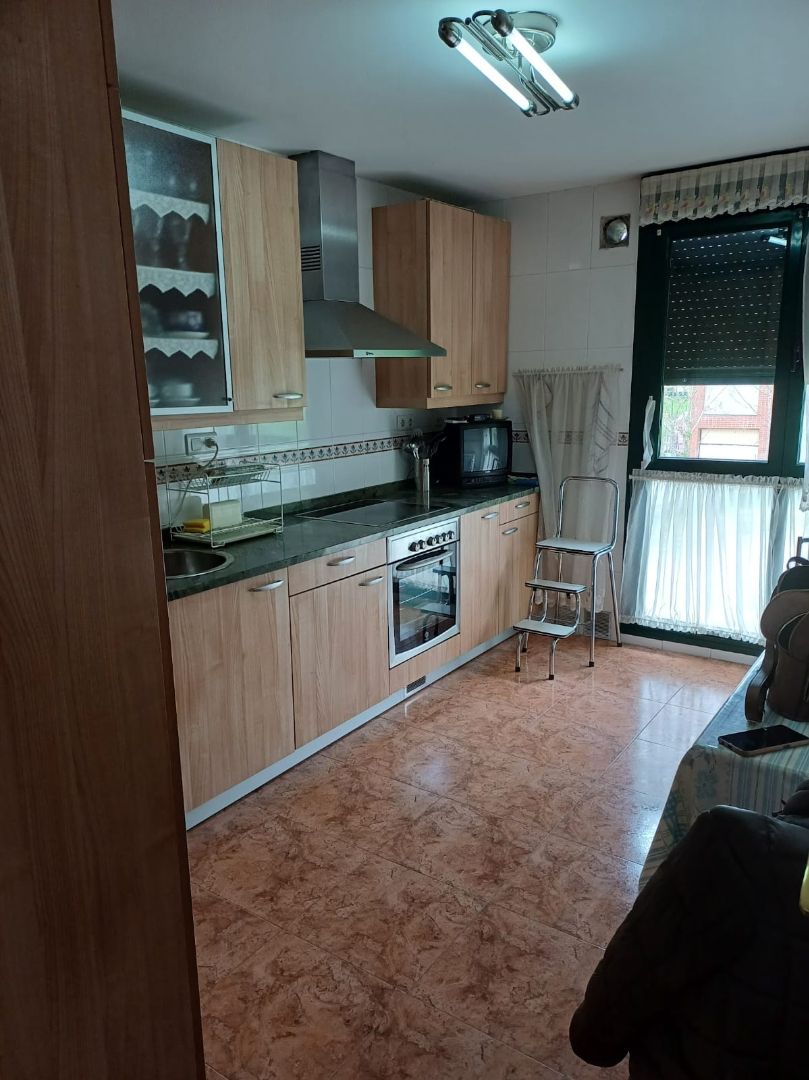 Cuina de Pis en venda en Cabrales amb Calefacció, Parquet i Traster