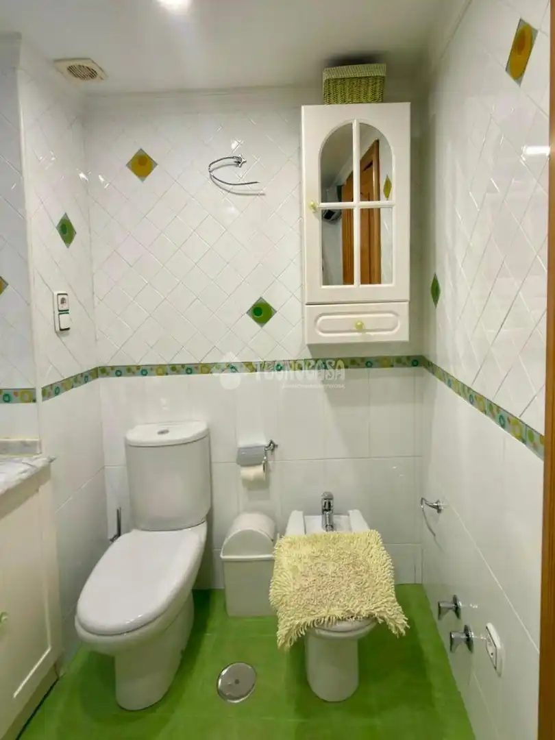 Badezimmer von Wohnung zum Verkauf in La Zubia mit Klimaanlage