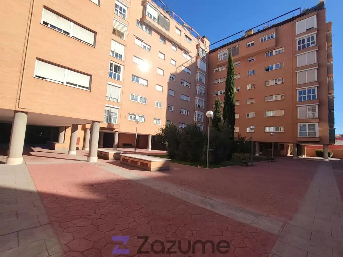 Parkplatz von Wohnung zur Miete in Usera