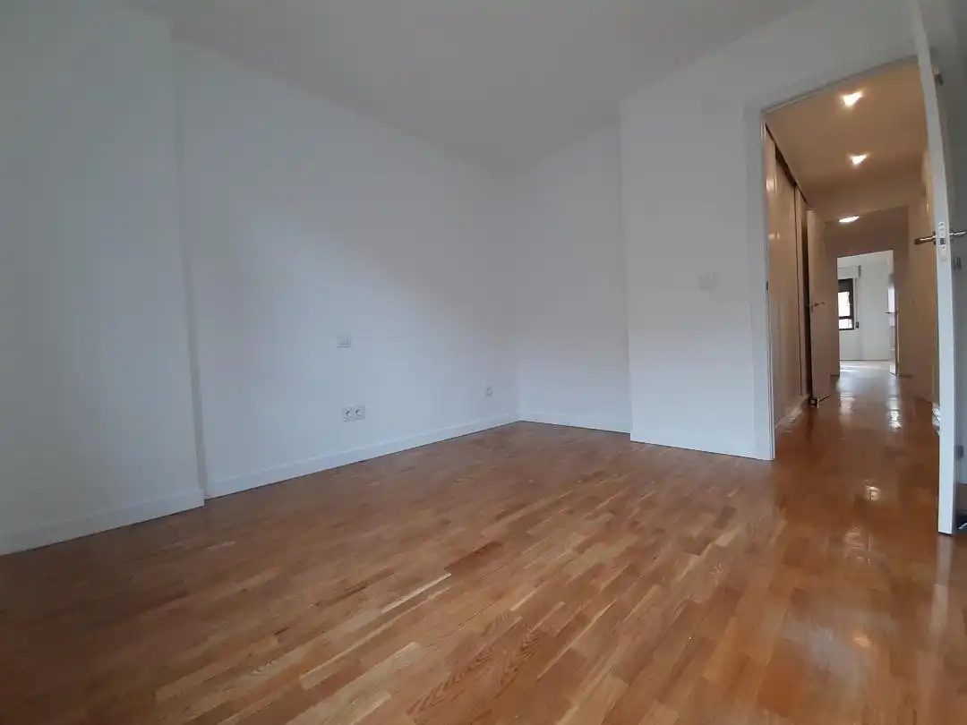 Bedroom of Flat for rent in Pozuelo de Alarcón  with Air Conditioner, Heating and Parquet flooring