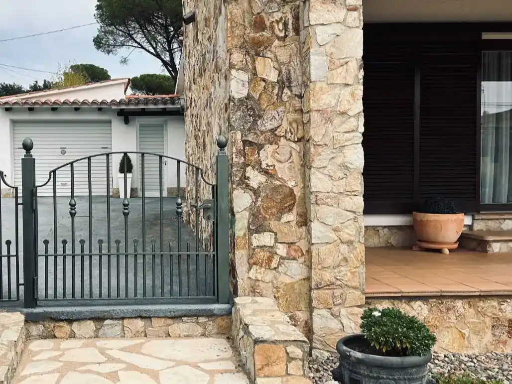 Vista exterior de Piso en venta en Llagostera con Aire acondicionado, Jardín privado y Trastero