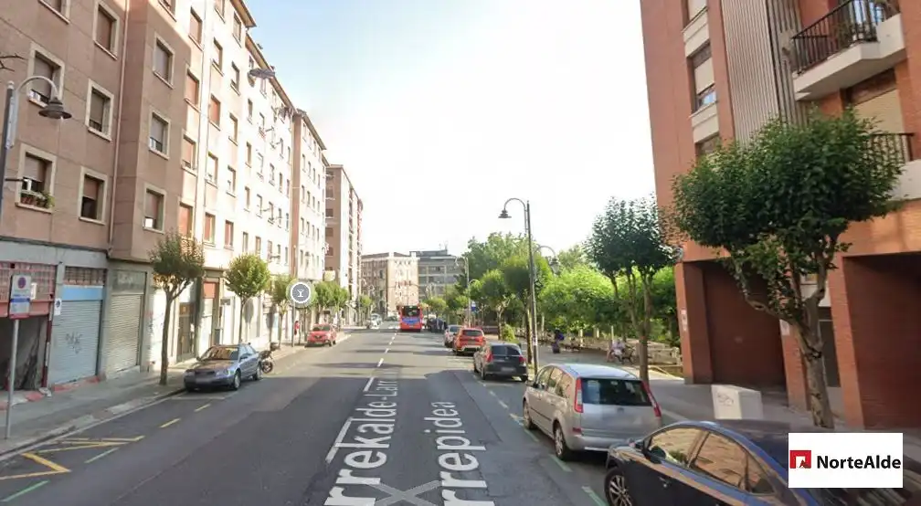 Vista exterior de Piso en venta en Bilbao  con Calefacción y Balcón