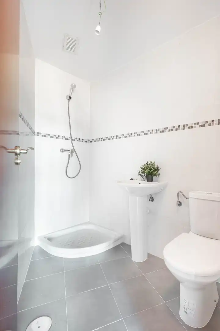 Badezimmer von Wohnung zum Verkauf in Valencia de Don Juan mit Heizung