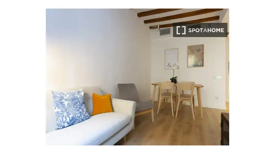 Flat with terrace to rent in Ciutat Vella, imagen 4
