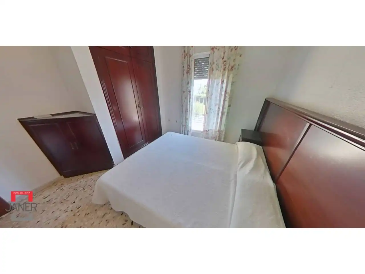 Dormitori de Casa o xalet en venda en Tomares amb Aire condicionat, Jardí privat i Terrassa