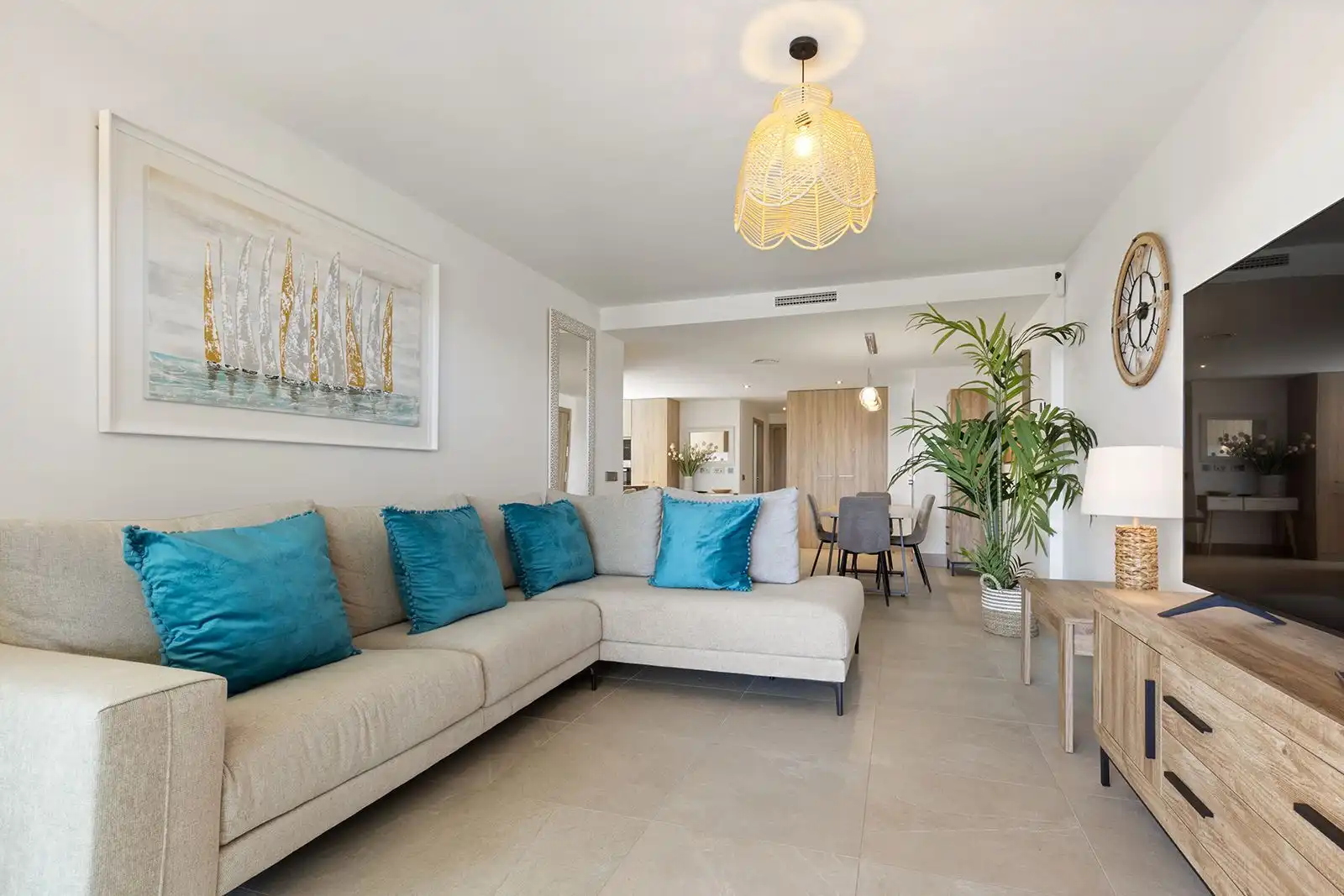 Sala d'estar de Apartament en venda en Casares amb Aire condicionat, Terrassa i Moblat