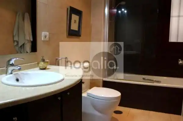 Bathroom of Flat for rent in Sevilla  with Air Conditioner, Private garden and Swimming Pool