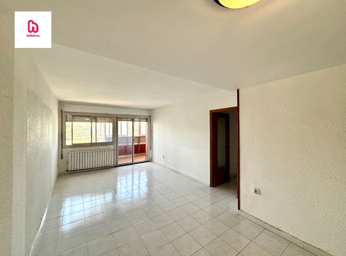 Sala d'estar de Pis en venda en Terrassa amb Calefacció i Balcó
