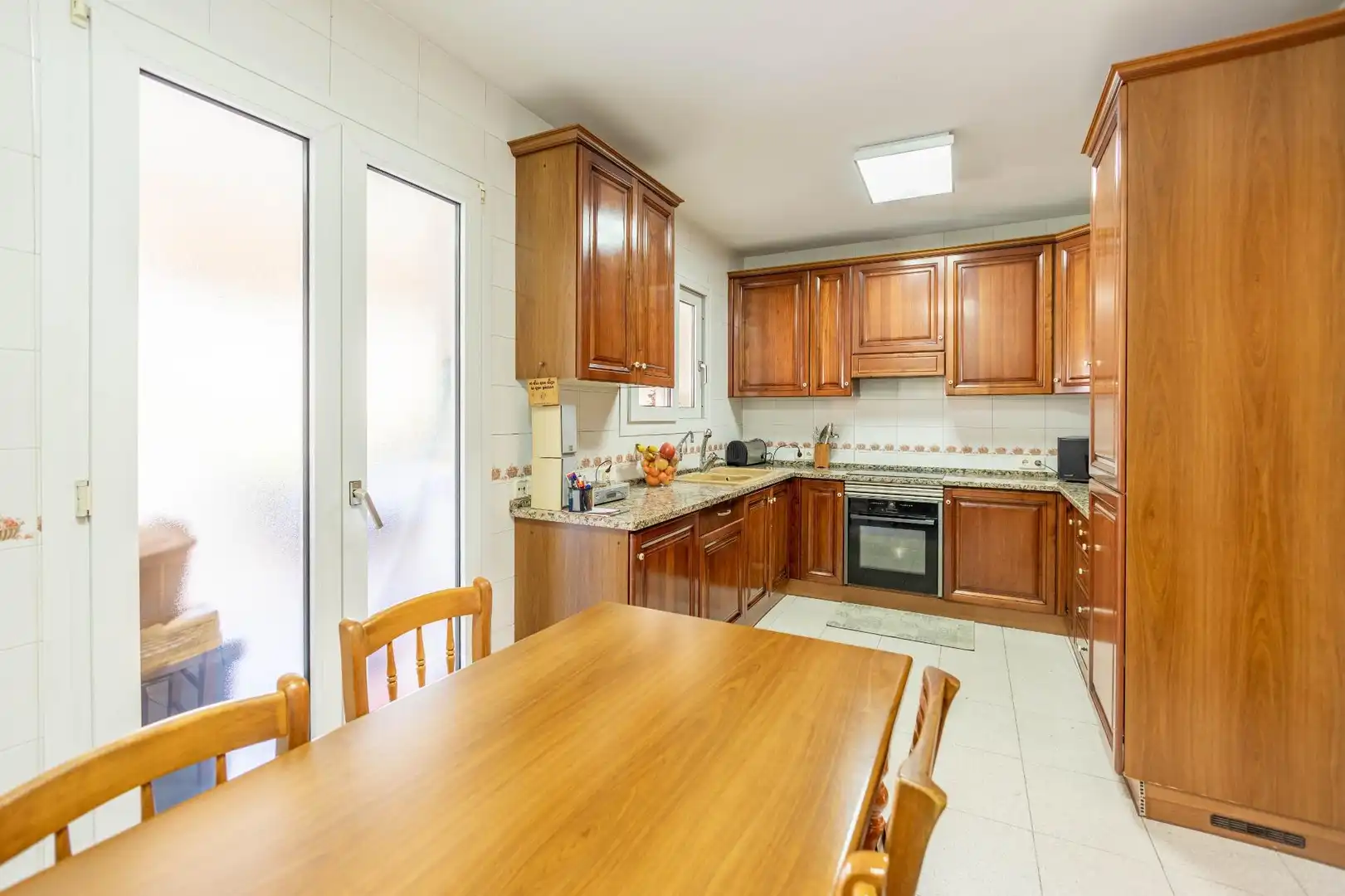 Cocina de Casa adosada en venta en Vilanova i la Geltrú con Aire acondicionado, Terraza y Trastero