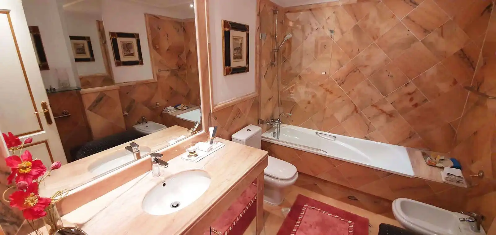 Badezimmer von Wohnungen zum Verkauf in Marbella mit Klimaanlage, Terrasse und Abstellraum