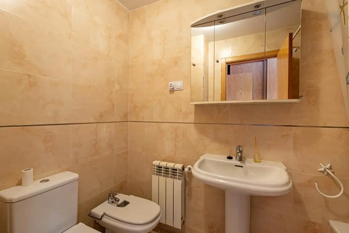 Bathroom of Flat for sale in Toledo  with Heating, Private garden and Swimming Pool